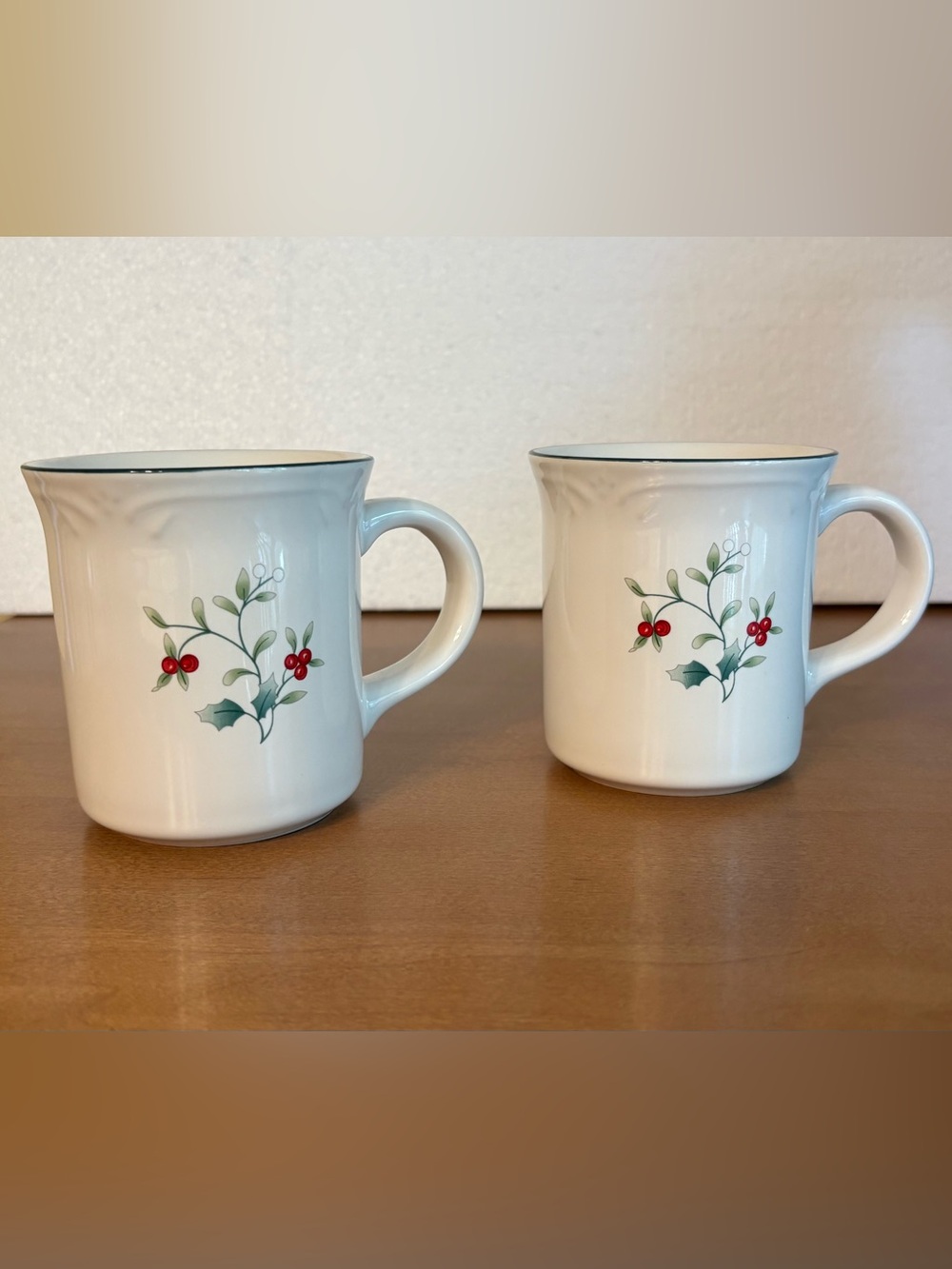 PfaltzgraffWinterberry 12 oz Mugs Microwave/Dishwasher Safe Set of 2